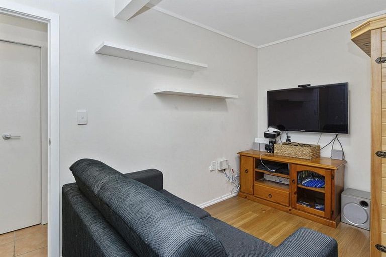 Photo of property in 12 Kashmir Road, Glen Eden, Auckland, 0602