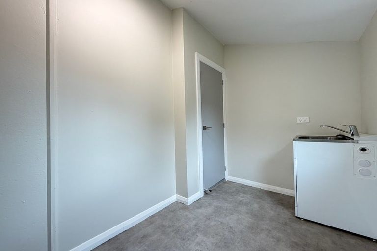 Photo of property in 105 Onepu Road, Lyall Bay, Wellington, 6022