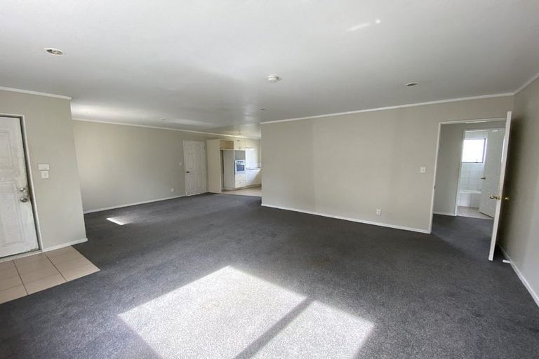 Photo of property in 25 Ginders Drive, Massey, Auckland, 0614