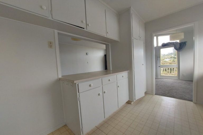 Photo of property in 8 Wyoming Avenue, Murrays Bay, Auckland, 0630