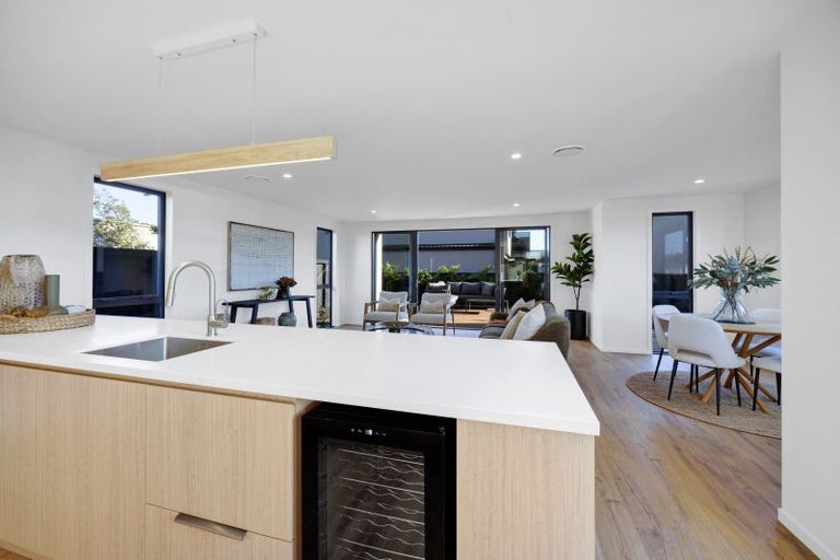 Photo of property in 10 Eliot Street, New Plymouth, 4310