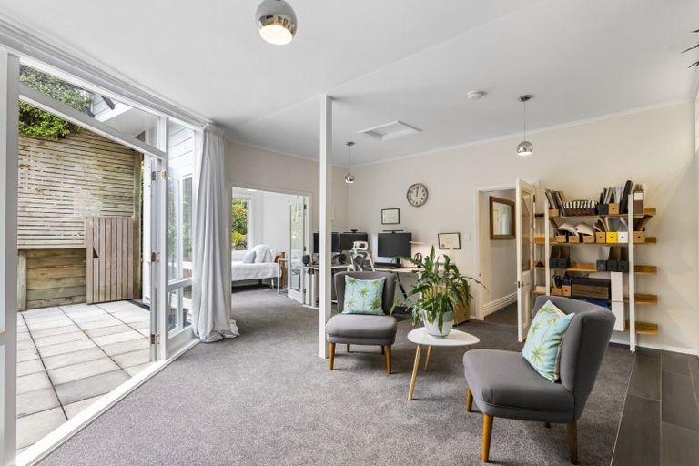 Photo of property in 21 Simla Crescent, Khandallah, Wellington, 6035