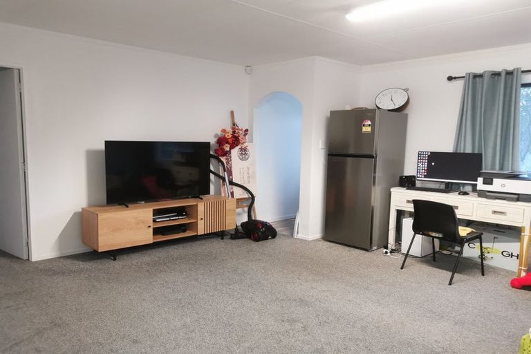 Photo of property in 14 Garton Drive, Massey, Auckland, 0614