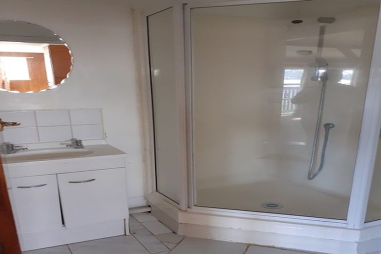 Photo of property in 9 Barrys Road, Glendene, Auckland, 0602