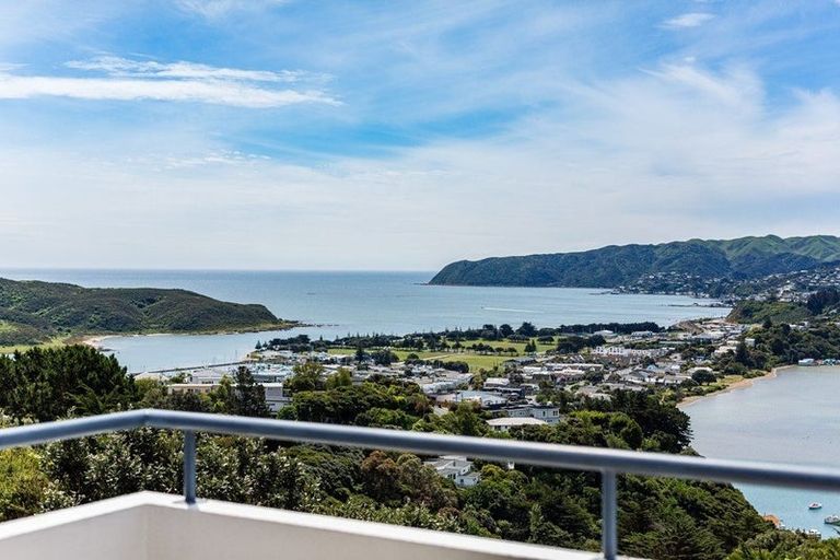 Photo of property in 37 Kahu Road, Paremata, Porirua, 5024