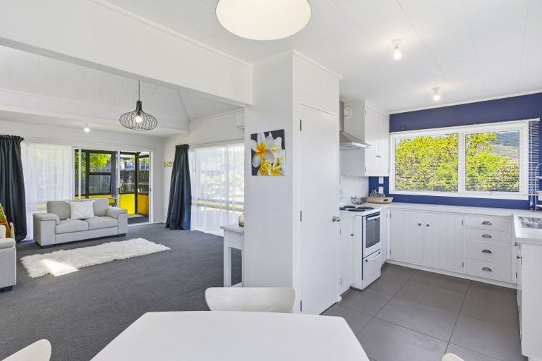 Photo of property in 2 Cypress Grove, Paraparaumu, 5032