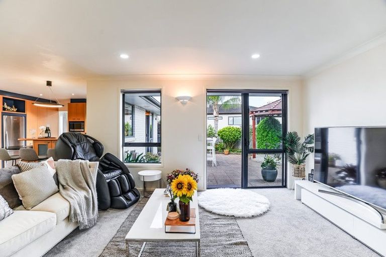 Photo of property in 4 Mahina Place, Te Atatu Peninsula, Auckland, 0610