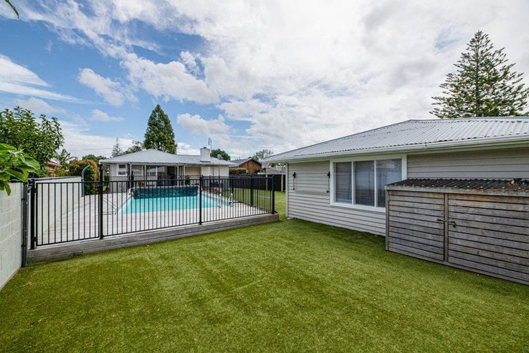 Photo of property in 13 Peachgrove Road, Te Atatu Peninsula, Auckland, 0610