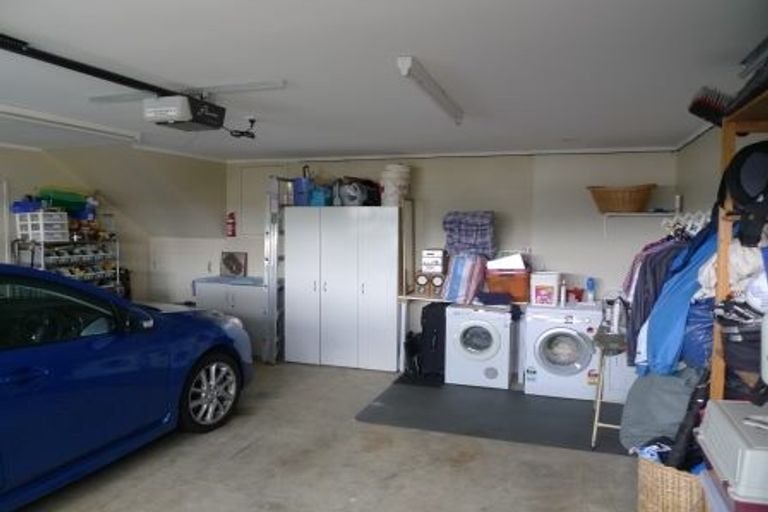 Photo of property in 80c Stewart Drive, Newlands, Wellington, 6037