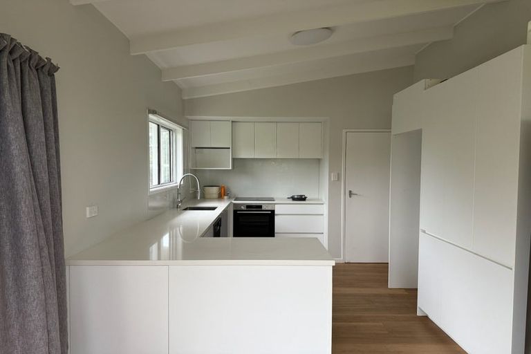 Photo of property in 14 Raymond Terrace, Northcote, Auckland, 0627