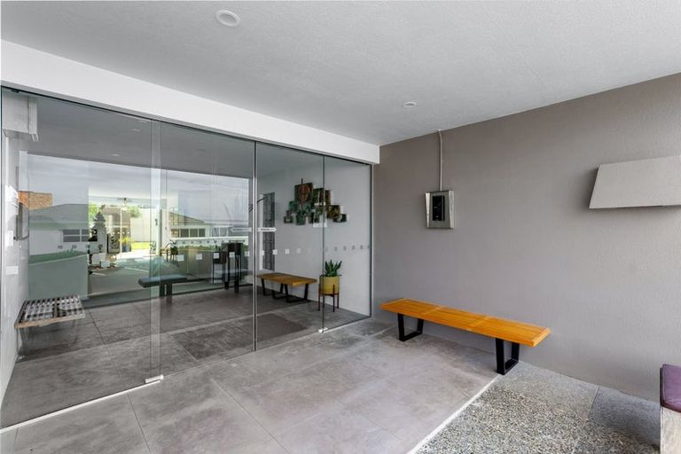 Photo of property in Seaview Apartments, 10/64 Milford Road, Milford, Auckland, 0620