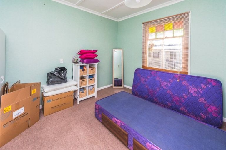 Photo of property in 2 Glasgow Street, Takaro, Palmerston North, 4412