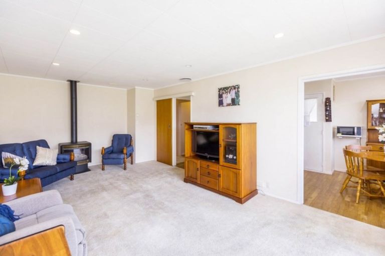 Photo of property in 50f2- Kowhai Avenue, Ebdentown, Upper Hutt, 5018