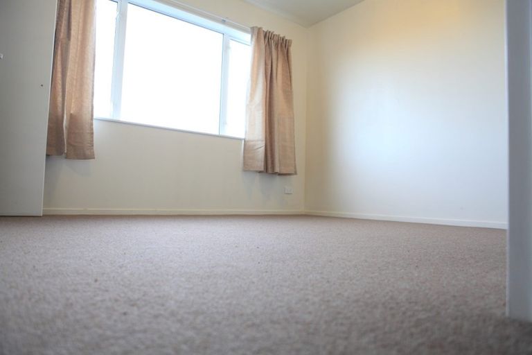 Photo of property in 12 Kopiko Way, Brooklyn, Wellington, 6021