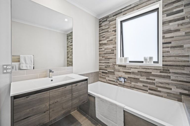 Photo of property in 12 Raranga Lane, Hobsonville, Auckland, 0616