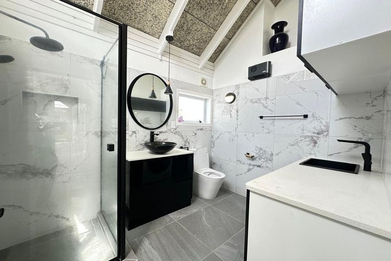 Photo of property in 47a Taikata Road, Te Atatu Peninsula, Auckland, 0610