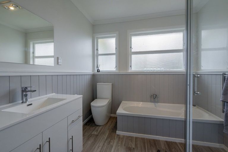 Photo of property in 12 Highbury Drive, Levin, 5510