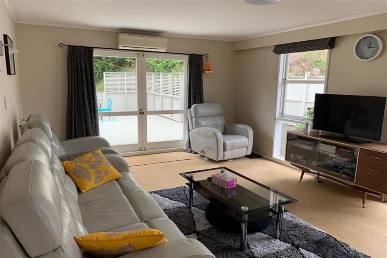 Photo of property in 15 Goddard Grove, Churton Park, Wellington, 6037