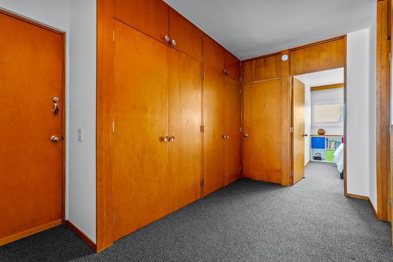 Photo of property in Seaview Apartments, 10/64 Milford Road, Milford, Auckland, 0620