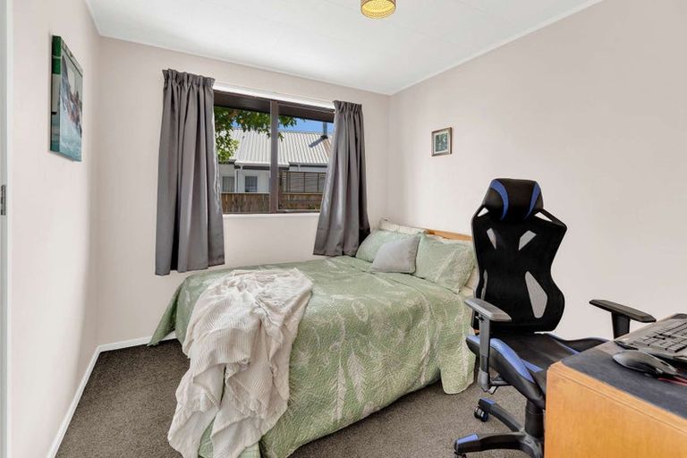 Photo of property in 6 Mercury Street, Milson, Palmerston North, 4414