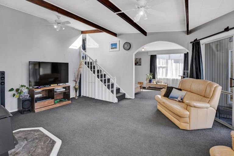Photo of property in 6 Kowhai Street, Inglewood, 4330