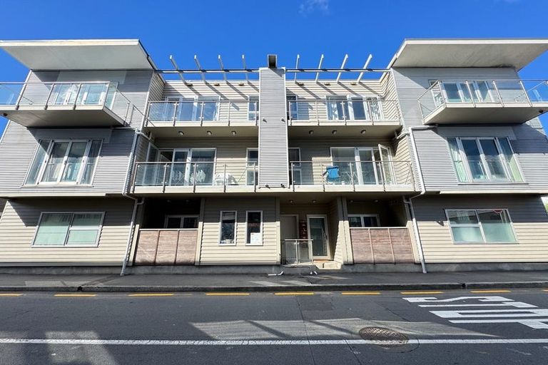 Photo of property in 5/41 Home Street, Mount Victoria, Wellington, 6011