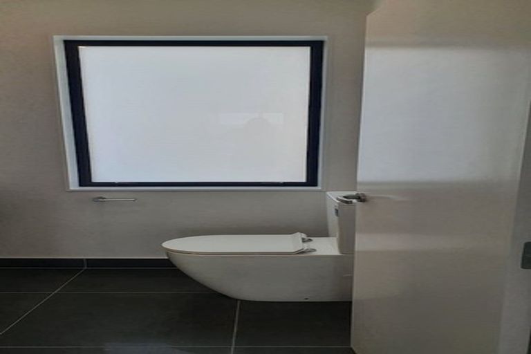 Photo of property in 15/62u Spenmoor Street, Newlands, Wellington, 6037