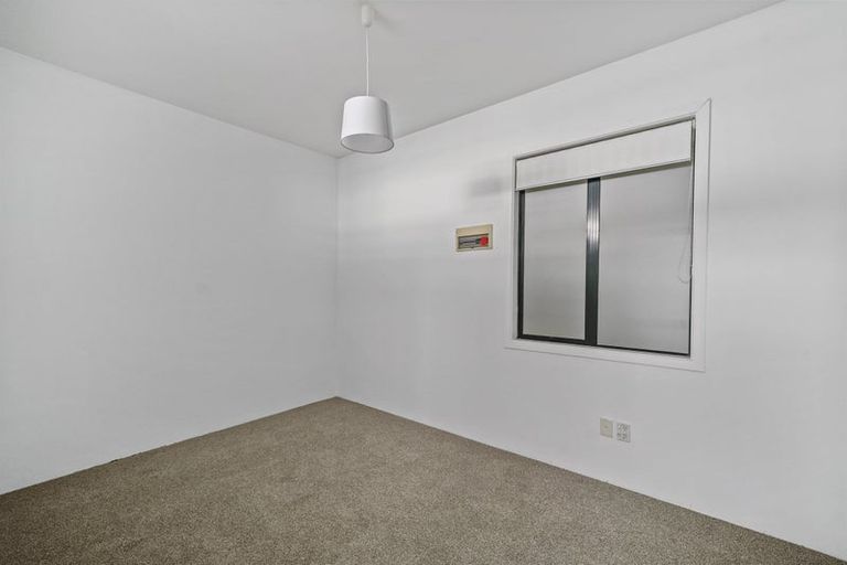 Photo of property in Endeavour Apartments, 18/125u Thorndon Quay, Pipitea, Wellington, 6011