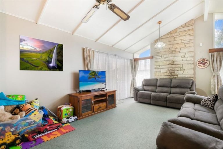 Photo of property in 12 Kohinoor Avenue, Mangere, Auckland, 2022