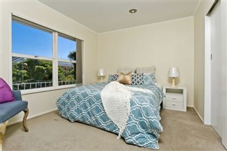 Photo of property in 1/14 Kapiti Place, Sunnynook, Auckland, 0620