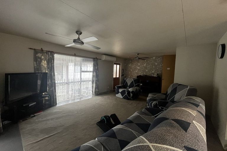 Photo of property in 20 Ocean View Road, Northcote, Auckland, 0627
