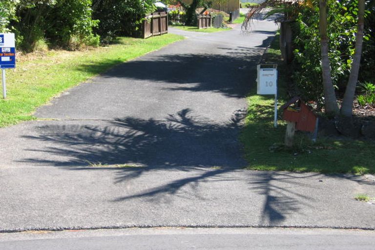 Photo of property in 8 Serrata Place, Browns Bay, Auckland, 0630