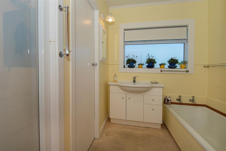 Photo of property in 6 George Point Road, Onerahi, Whangarei, 0110