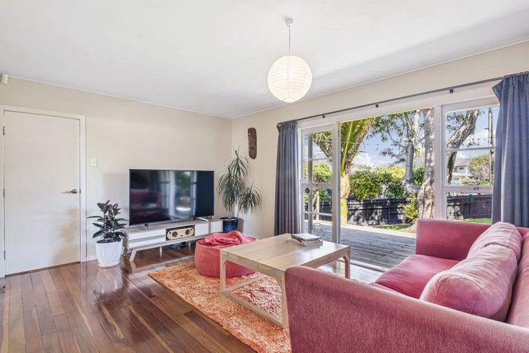 Photo of property in 18 Poto Street, Te Atatu South, Auckland, 0610