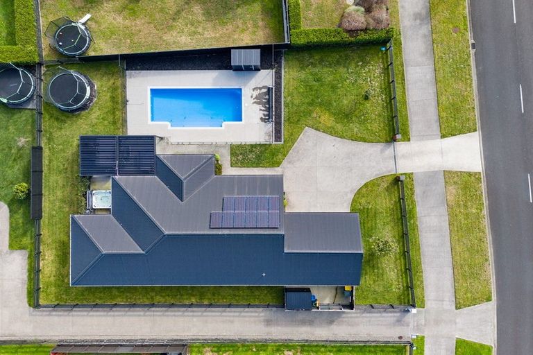 Photo of property in 15 Moemoea Place, Cambridge, 3434