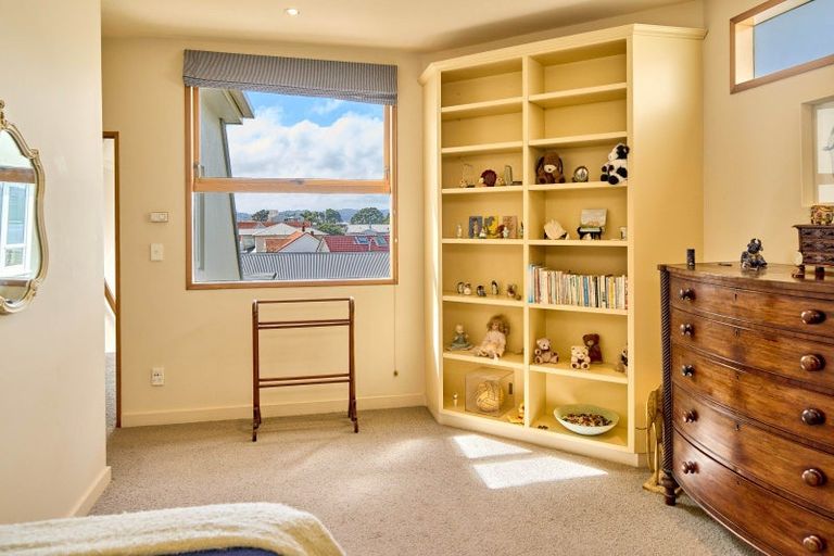 Photo of property in 76 The Crescent, Roseneath, Wellington, 6011