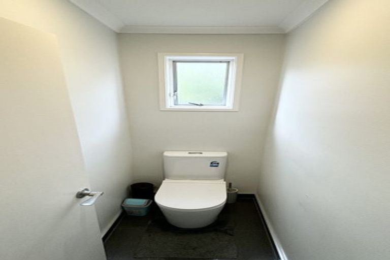 Photo of property in 2 Agincourt Street, Glenfield, Auckland, 0629