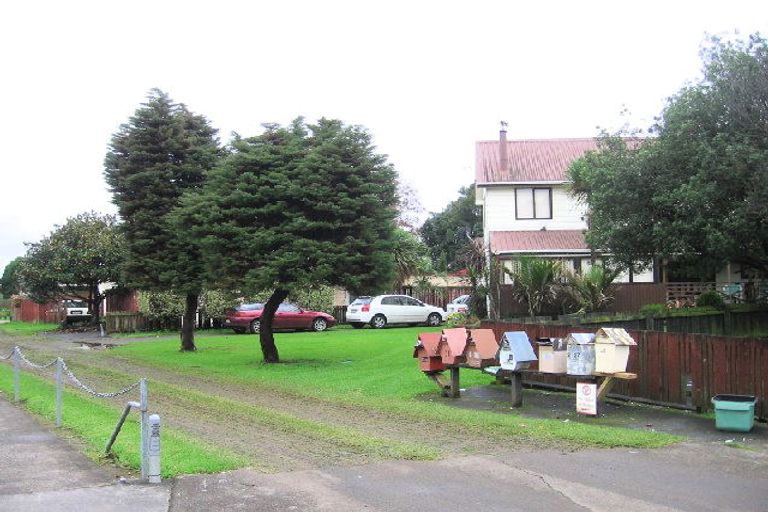 Photo of property in 2/27 Kakapo Place, Papatoetoe, Auckland, 2025