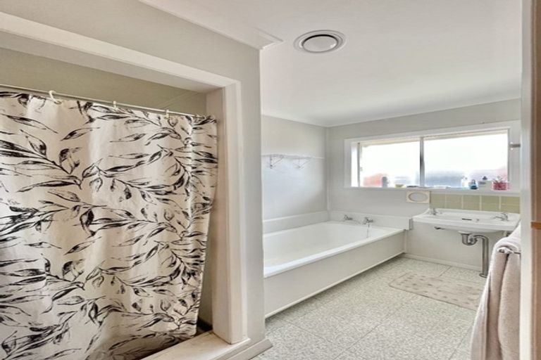 Photo of property in 58f1- Oregon Drive, Maoribank, Upper Hutt, 5018