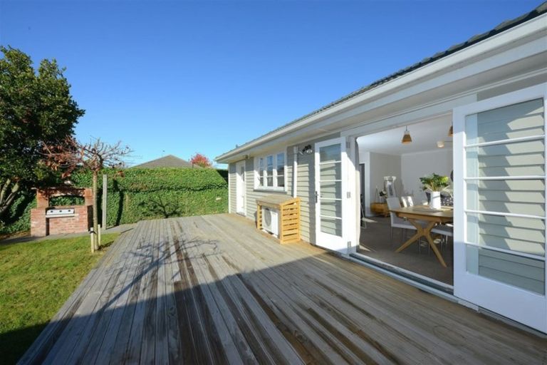 Photo of property in 2 Jameson Avenue, St Albans, Christchurch, 8052