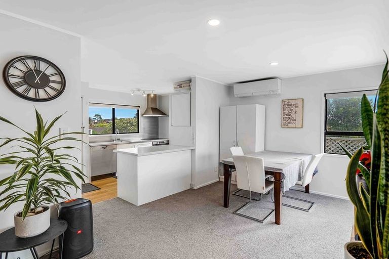 Photo of property in 12 Merida Place, Unsworth Heights, Auckland, 0632