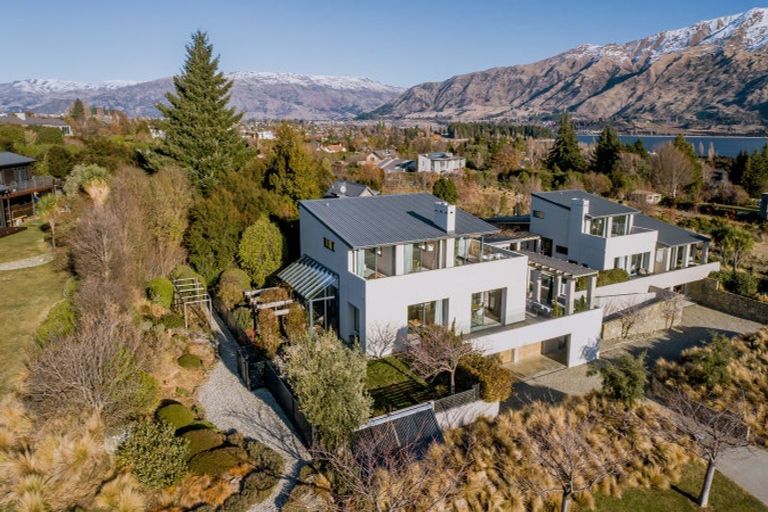 Photo of property in 8b Minaret Ridge, Wanaka, 9305