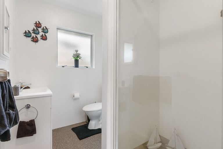 Photo of property in 1/38 Edmonton Road, Henderson, Auckland, 0612