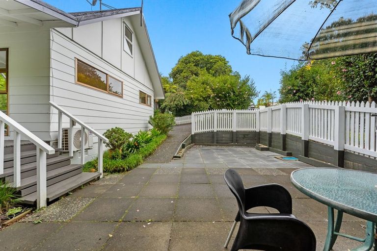 Photo of property in 2/1 Trelawny Place, Hillcrest, Auckland, 0627