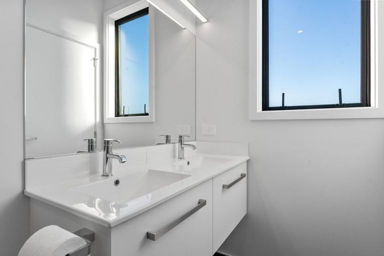 Photo of property in 4 Marine Parade, Hobsonville, Auckland, 0616