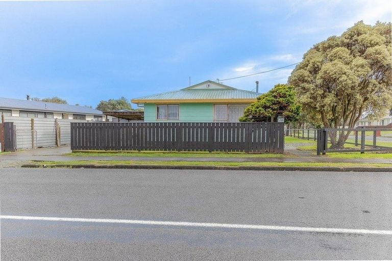 Photo of property in 29 Carson Street, Castlecliff, Whanganui, 4501
