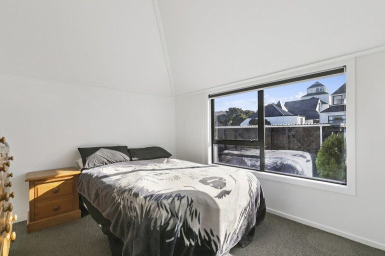 Photo of property in 118 Akaroa Drive, Maupuia, Wellington, 6022