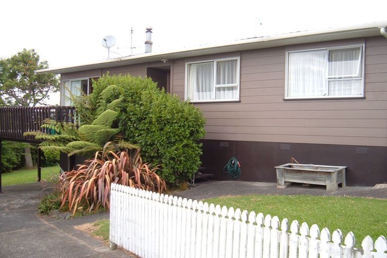 Photo of property in 28 Solar Road, Glen Eden, Auckland, 0602