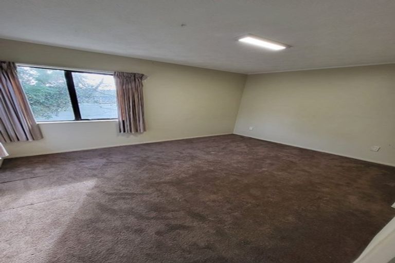 Photo of property in 1/40 Hollyford Drive, Clover Park, Auckland, 2105