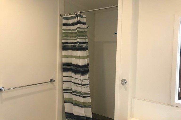Photo of property in 12 Prince Regent Drive, Half Moon Bay, Auckland, 2012